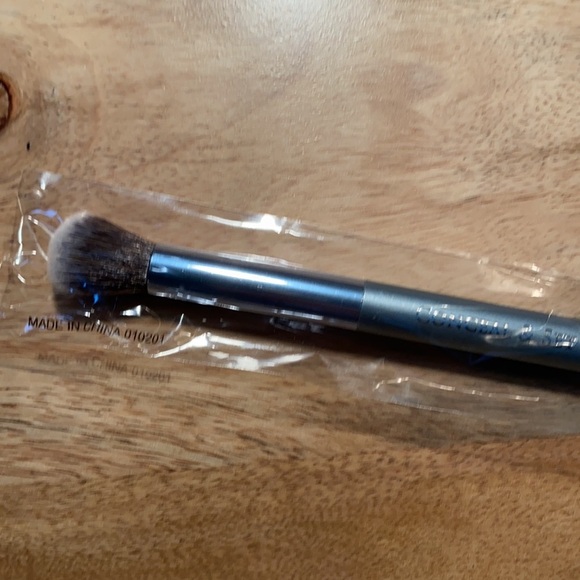 F.A.R.A.H | Conceal & Set Dual Ended Brush - Picture 4 of 5